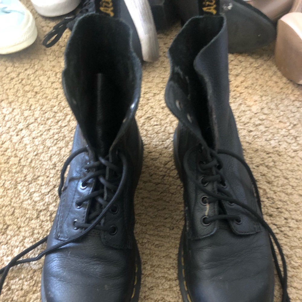 DOC MARTENS SIZE 8